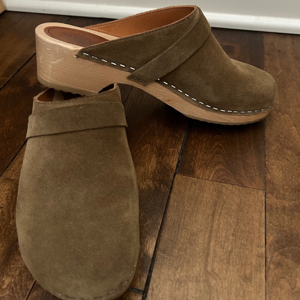 Swedish Hasbeen Husband Clog Tobacco suede